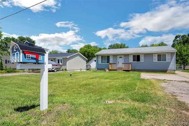 9551 Kress Rd in Pinckney, MI - Building Photo - Building Photo