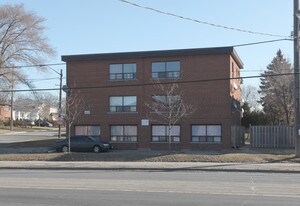 2425 Keele St in Toronto, ON - Building Photo