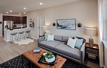 Lofts at Monroe Parke in Monroe Township, NJ - Foto de edificio - Building Photo