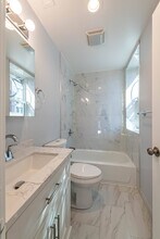 1018 W Ainslie St in Chicago, IL - Building Photo - Building Photo