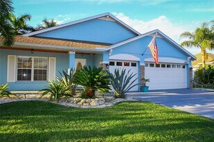 4015 Kingsfield Dr in Parrish, FL - Building Photo