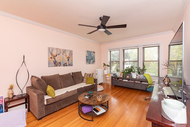 property at 1907 W Winona St