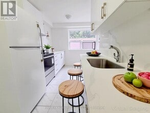 4 Greenbrook Dr in Toronto, ON - Building Photo - Building Photo