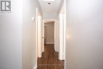 17 Strode Dr in Toronto, ON - Building Photo - Building Photo