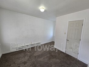 2836 Independence Ave in Waterloo, IA - Building Photo - Building Photo