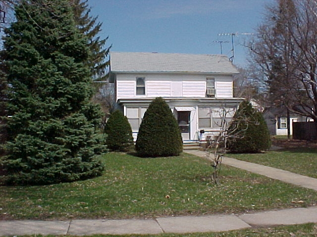 405 E Main St in Plano, IL - Building Photo