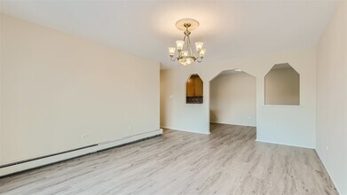 8936 N Parkside Ave in Des Plaines, IL - Building Photo - Building Photo