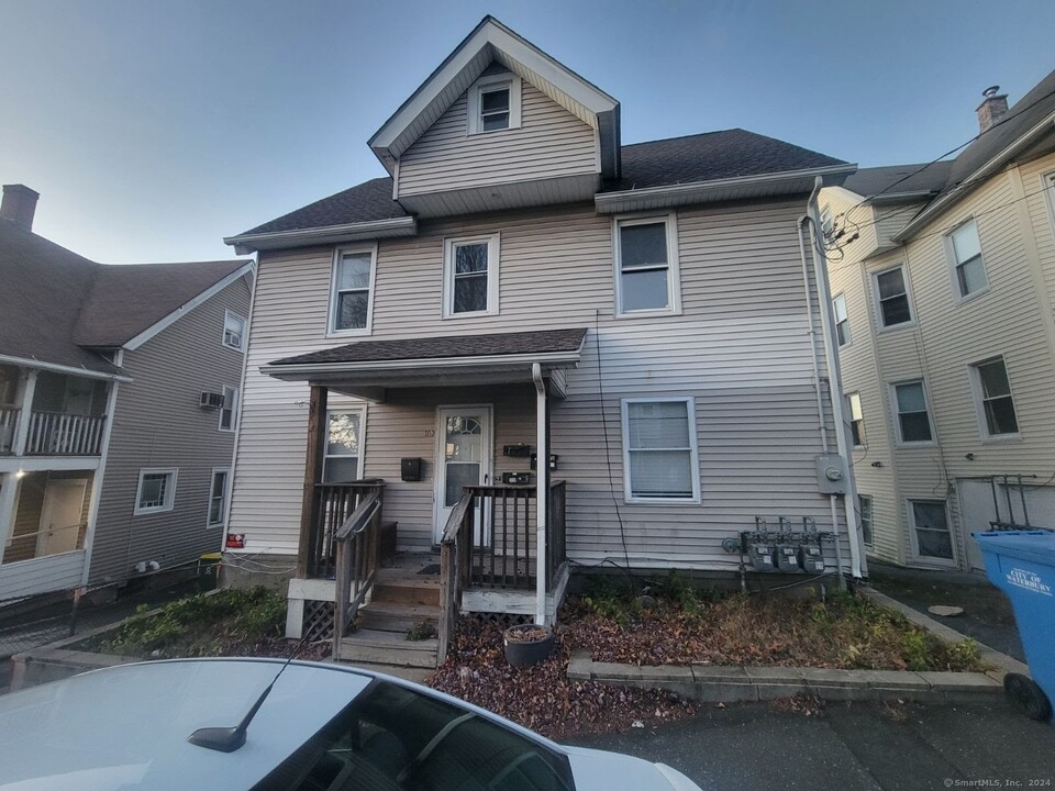 102 Fairview St in Waterbury, CT - Building Photo