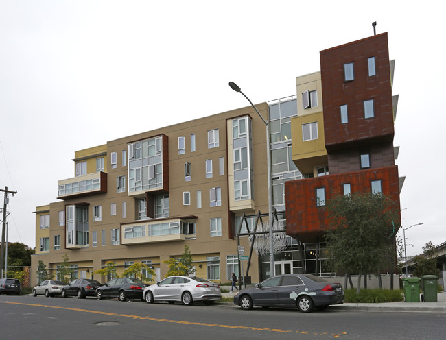 The Ambassador in Emeryville, CA - Building Photo - Building Photo