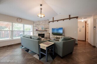 13544 Crashaw Rd, Unit 323 in Jacksonville, FL - Building Photo - Building Photo