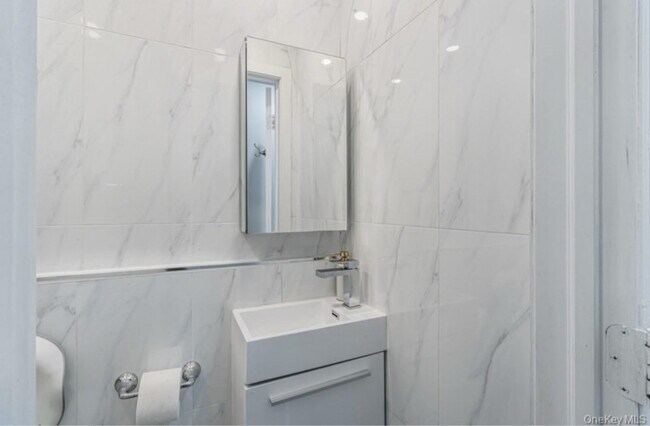 95-25-95-67 67th Ave in Forest Hills, NY - Building Photo - Building Photo