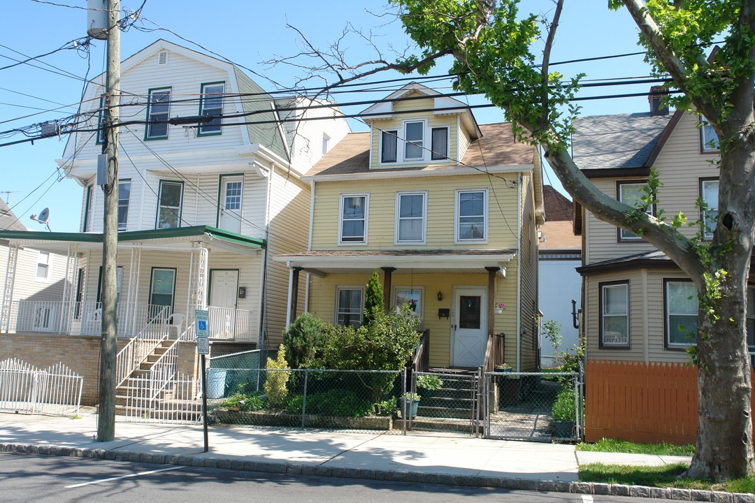 150 Gordon St in Perth Amboy, NJ - Foto de edificio