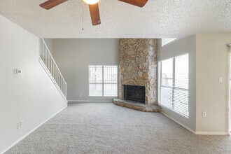 5731 Easthampton Dr in Houston, TX - Building Photo - Building Photo