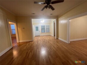 516 E Bowie St in Luling, TX - Building Photo - Building Photo