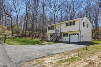 15 Karen Rd in Highland Lakes, NJ - Building Photo - Building Photo