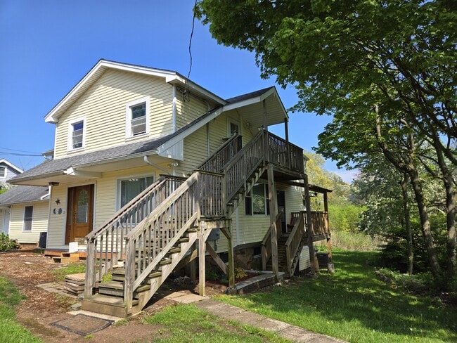 190 Short Beach Rd in Branford, CT - Building Photo - Building Photo