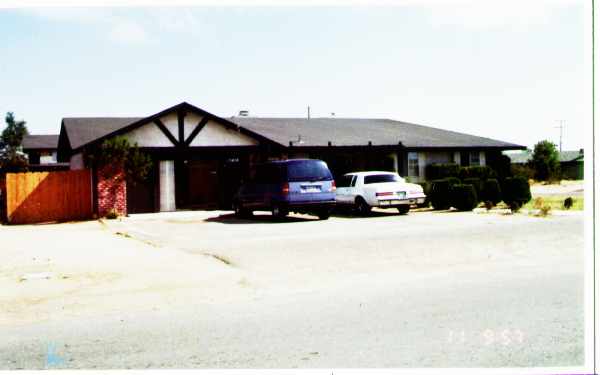 15458 Bear Valley Rd in Victorville, CA - Building Photo - Building Photo