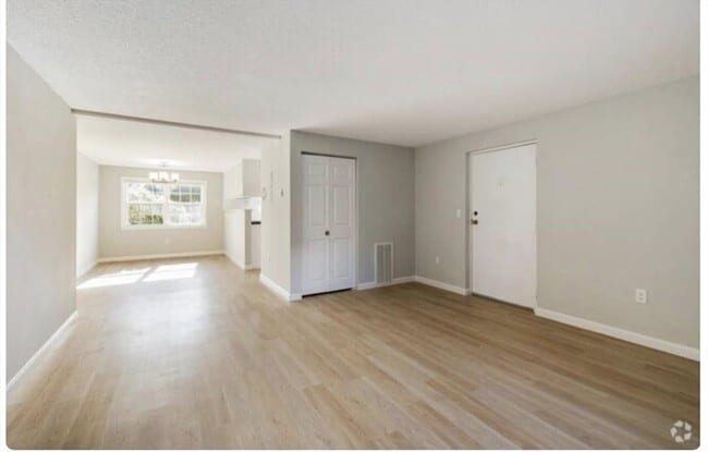 8 S Bedford St, Unit #10B in Woburn, MA - Building Photo - Building Photo