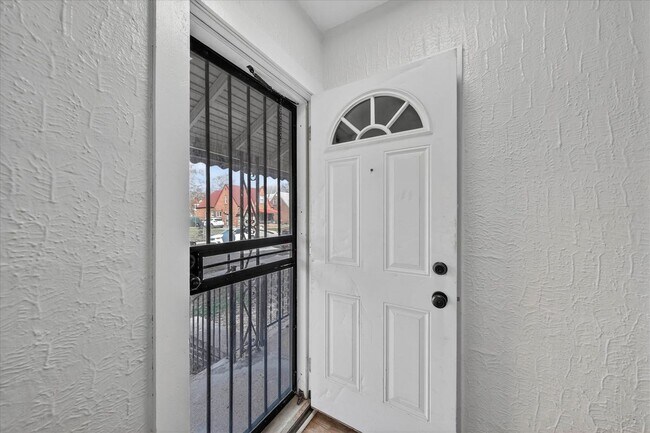 16890 Stoepel St, Unit 2 in Detroit, MI - Foto de edificio - Building Photo