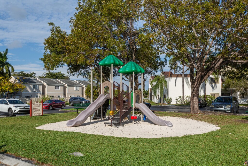 Emerald Palms Apartments in Miami, FL