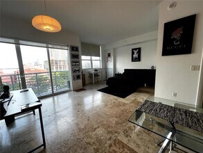 133 NE 2nd Ave, Unit 617 in Miami, FL - Building Photo - Building Photo