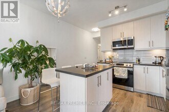 95 Oneida Crescent in Richmond Hill, ON - Building Photo - Building Photo