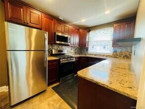 47-32 39th St in Queens, NY - Building Photo - Building Photo