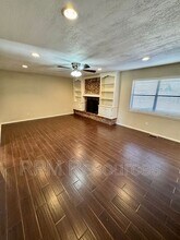 1135 W Johnathan Way in Mustang, OK - Building Photo - Building Photo