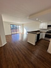 6825 Alabama Ave, Unit 310 in Canoga Park, CA - Foto de edificio - Building Photo
