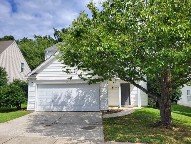 5925 Hidden Meadow Ln in Charlotte, NC - Building Photo - Building Photo