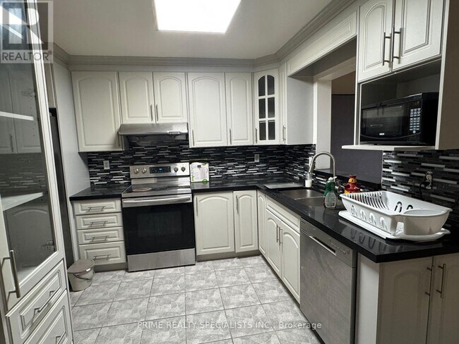 122 Olympia Crescent in Brampton, ON - Building Photo - Building Photo