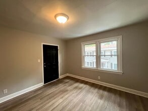 214 Woodrow St in Fayetteville, NC - Foto de edificio - Building Photo