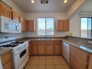 8203 Laredo St in Las Vegas, NV - Building Photo - Building Photo