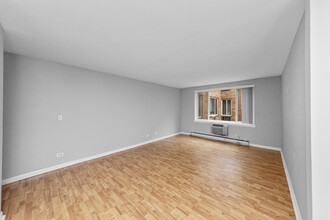 3825 N Pine Grove Ave, Unit 501 in Chicago, IL - Building Photo - Building Photo