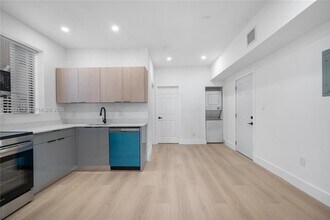 629 SW 10th Ave in Miami, FL - Building Photo - Building Photo