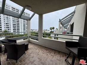 140 Ocean Park Blvd in Santa Monica, CA - Building Photo - Building Photo