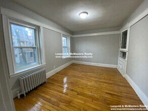 221 South St, Unit 2 in Boston, MA - Foto de edificio - Building Photo