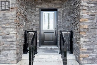 27 Stonehart Ln in Barrie, ON - Building Photo - Building Photo