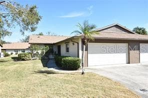376 Oak Hill Dr in Sarasota, FL - Building Photo