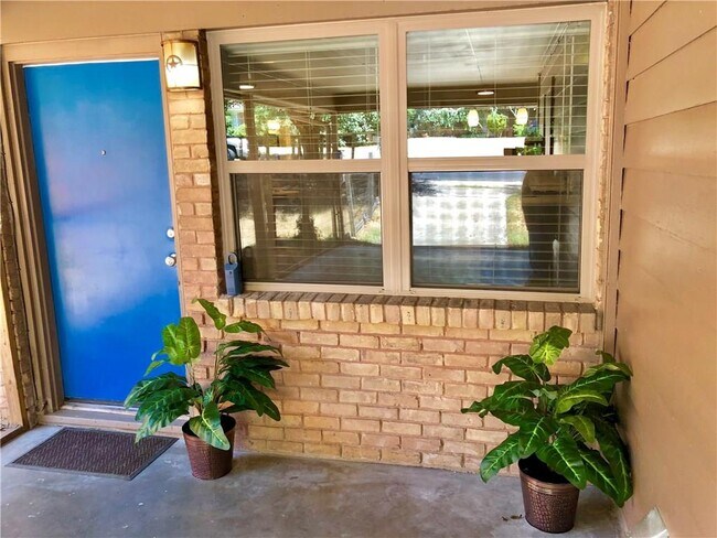 1903 Fairlawn Ln in Austin, TX - Building Photo - Building Photo