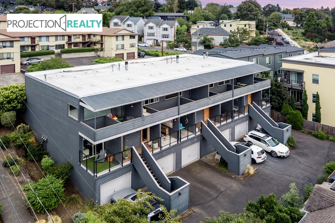 6838 N Pittsburg Ave in Portland, OR - Building Photo
