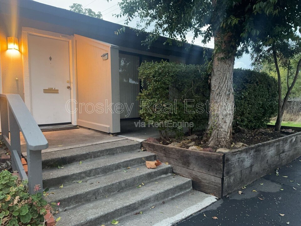 1155 Kenwal Rd in Concord, CA - Building Photo