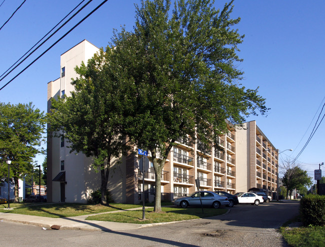 Lincoln Apartments in Massillon, OH - Building Photo - Building Photo