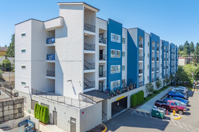 LARC at Burien (Senior Housing 55+) in Burien, WA - Foto de edificio - Building Photo