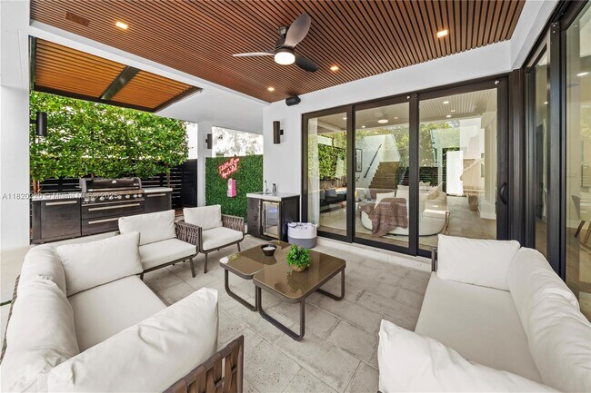 550 NW 42nd St in Miami, FL - Building Photo - Building Photo