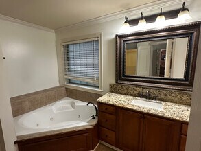 1001 Southlake Cir in Youngsville, LA - Building Photo - Building Photo