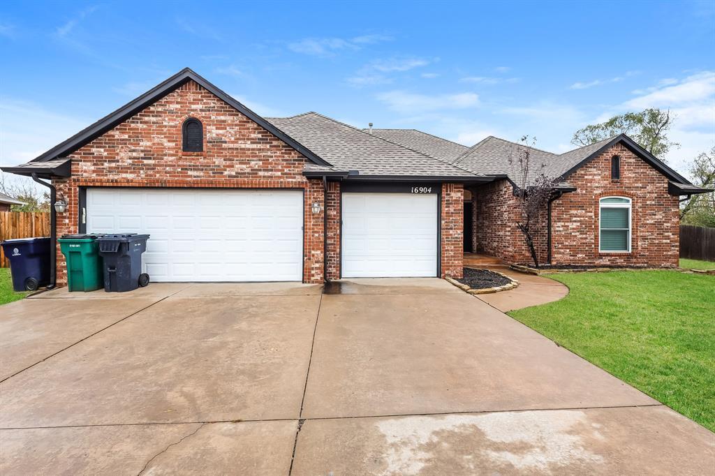 16904 Gladstone Cir in Edmond, OK - Building Photo