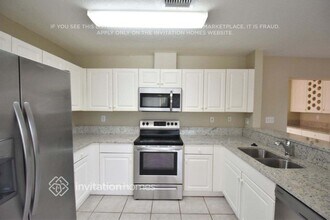 9229 SW 157th Ct in Miami, FL - Foto de edificio - Building Photo