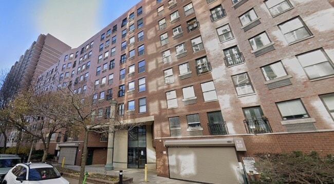 property at 711 W Gordon Terrace