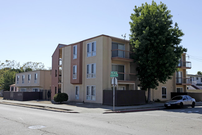 1459 Seminary Ave in Oakland, CA - Foto de edificio - Building Photo